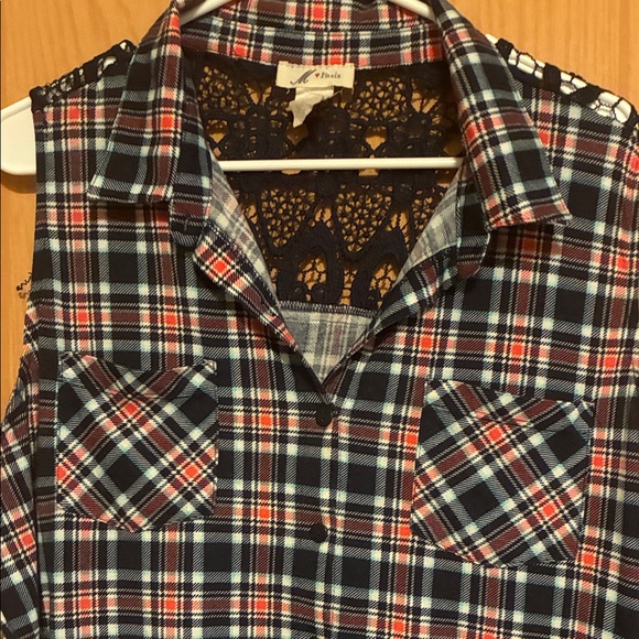 Plaid Sleeveless Shirt - Picture 4 of 5